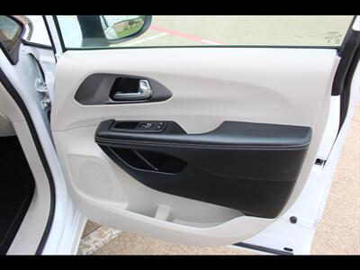 2023 Chrysler Pacifica Touring L - Photo 21 - Euless, TX 76040
