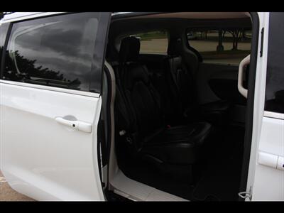 2023 Chrysler Pacifica Touring L - Photo 15 - Euless, TX 76040