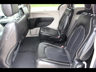 2023 Chrysler Pacifica Touring L - Photo 12 - Euless, TX 76040