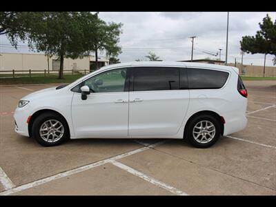 2023 Chrysler Pacifica Touring L - Photo 2 - Euless, TX 76040