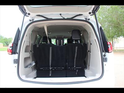 2023 Chrysler Pacifica Touring L - Photo 9 - Euless, TX 76040