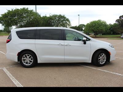 2023 Chrysler Pacifica Touring L - Photo 6 - Euless, TX 76040