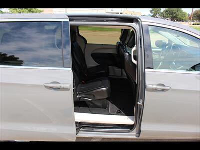 2023 Chrysler Pacifica Touring L   - Photo 12 - Euless, TX 76040