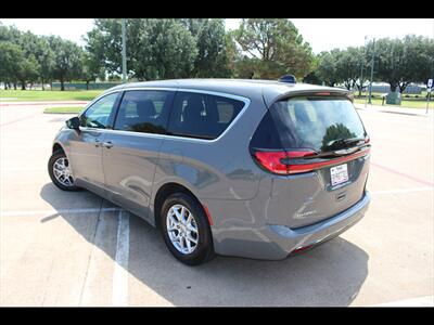 2023 Chrysler Pacifica Touring L   - Photo 3 - Euless, TX 76040
