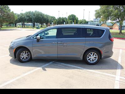 2023 Chrysler Pacifica Touring L   - Photo 2 - Euless, TX 76040