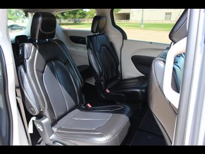 2023 Chrysler Pacifica Touring L   - Photo 13 - Euless, TX 76040