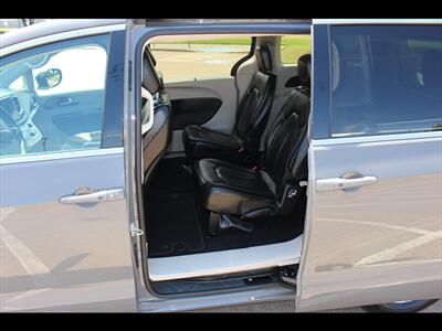 2023 Chrysler Pacifica Touring L   - Photo 15 - Euless, TX 76040