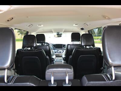 2023 Chrysler Pacifica Touring L   - Photo 11 - Euless, TX 76040