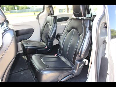 2023 Chrysler Pacifica Touring L   - Photo 16 - Euless, TX 76040