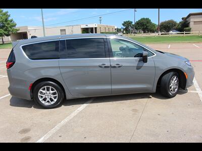 2023 Chrysler Pacifica Touring L   - Photo 6 - Euless, TX 76040