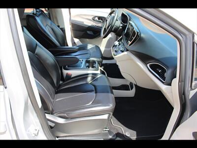 2023 Chrysler Pacifica Touring L   - Photo 20 - Euless, TX 76040