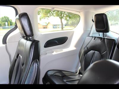 2023 Chrysler Pacifica Touring L   - Photo 17 - Euless, TX 76040