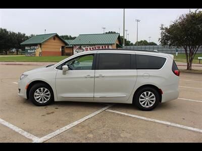 2017 Chrysler Pacifica Touring Plus   - Photo 5 - Euless, TX 76040