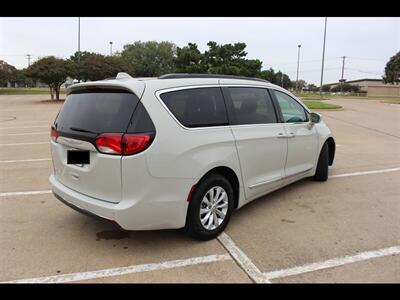 2017 Chrysler Pacifica Touring Plus   - Photo 7 - Euless, TX 76040