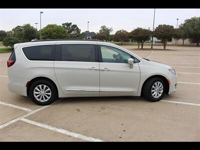 2017 Chrysler Pacifica Touring Plus   - Photo 6 - Euless, TX 76040