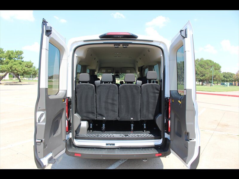 2023 Ford Transit XLT photo 4