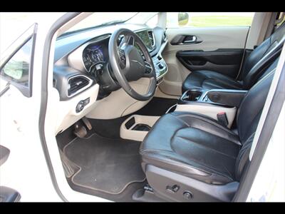 2022 Chrysler Pacifica Touring L   - Photo 20 - Euless, TX 76040