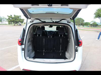 2022 Chrysler Pacifica Touring L   - Photo 8 - Euless, TX 76040