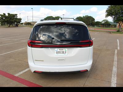 2022 Chrysler Pacifica Touring L   - Photo 3 - Euless, TX 76040