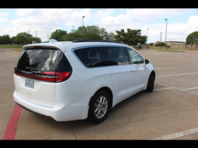 2022 Chrysler Pacifica Touring L   - Photo 4 - Euless, TX 76040