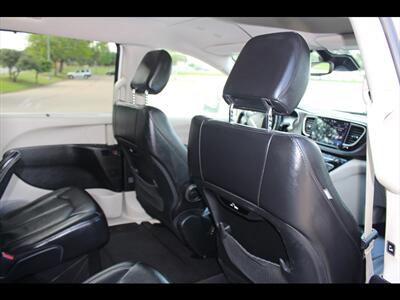 2022 Chrysler Pacifica Touring L   - Photo 13 - Euless, TX 76040