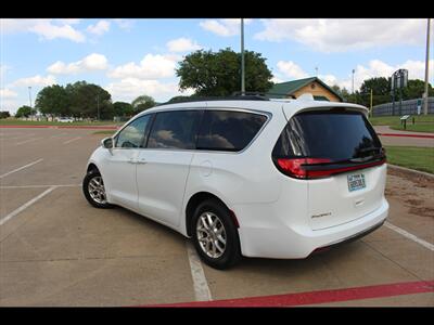 2022 Chrysler Pacifica Touring L   - Photo 2 - Euless, TX 76040