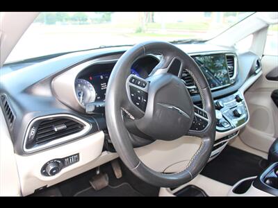 2022 Chrysler Pacifica Touring L   - Photo 22 - Euless, TX 76040