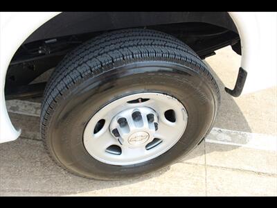 2018 Chevrolet Express 2500   - Photo 27 - Euless, TX 76040