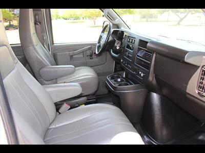 2022 Chevrolet Express LS 3500   - Photo 19 - Euless, TX 76040