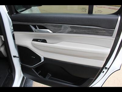 2022 Jeep Wagoneer Series III   - Photo 20 - Euless, TX 76040