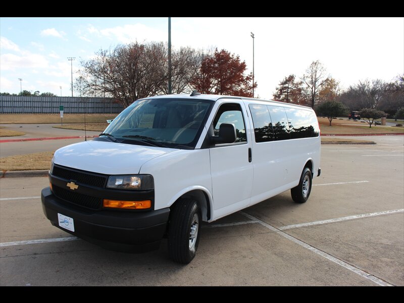 2024 Chevrolet Express Passenger LS's photo
