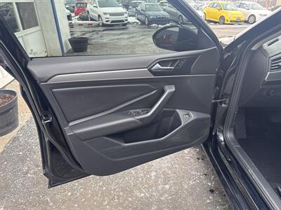 2019 Volkswagen Jetta R-Line - Photo 8 - West Chester, PA 19382