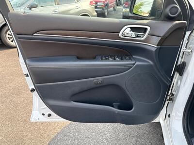 2015 Jeep Grand Cherokee Overland   - Photo 11 - West Chester, PA 19382