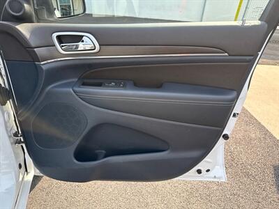 2015 Jeep Grand Cherokee Overland   - Photo 20 - West Chester, PA 19382