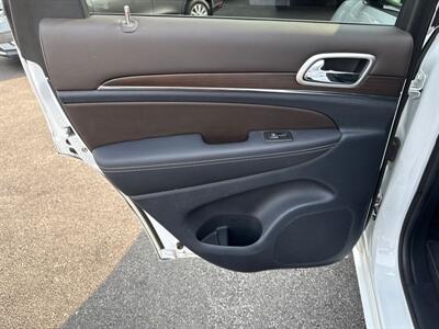 2015 Jeep Grand Cherokee Overland   - Photo 15 - West Chester, PA 19382
