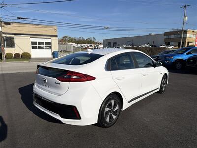 2017 Hyundai IONIQ Hybrid SEL   - Photo 5 - West Chester, PA 19382
