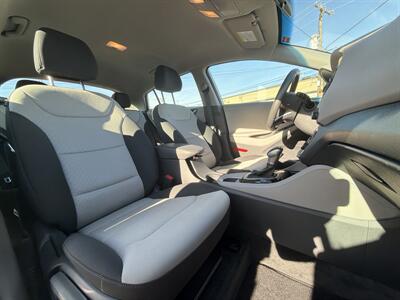 2017 Hyundai IONIQ Hybrid SEL   - Photo 13 - West Chester, PA 19382