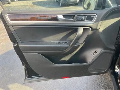 2013 Volkswagen Touareg VR6 Sport   - Photo 9 - West Chester, PA 19382