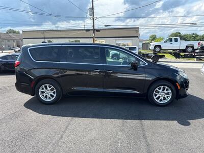 2020 Chrysler Pacifica Touring   - Photo 5 - West Chester, PA 19382