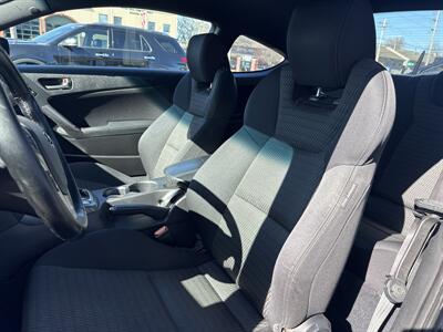 2015 Hyundai Genesis Coupe 3.8   - Photo 10 - West Chester, PA 19382
