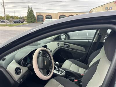 2015 Chevrolet Cruze LS Auto   - Photo 8 - West Chester, PA 19382