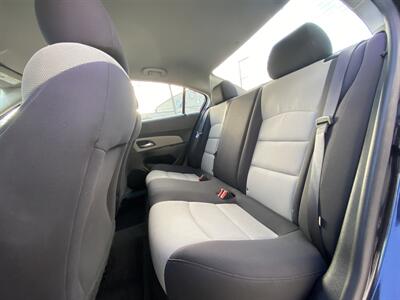 2015 Chevrolet Cruze LS Auto - Photo 10 - West Chester, PA 19382