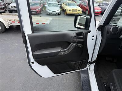 2015 Jeep Wrangler Unlimited Sport   - Photo 11 - West Chester, PA 19382