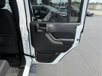 2015 Jeep Wrangler Unlimited Sport   - Photo 18 - West Chester, PA 19382