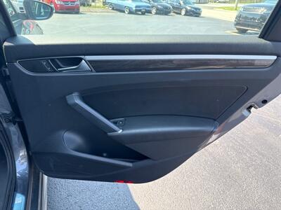 2017 Volkswagen Passat 1.8T SEL Premium   - Photo 14 - West Chester, PA 19382
