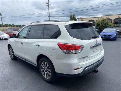 2013 Nissan Pathfinder SV   - Photo 2 - West Chester, PA 19382