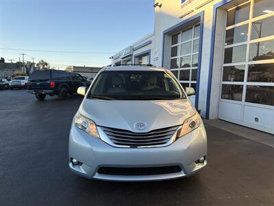 2015 Toyota Sienna XLE 8-Passenger   - Photo 2 - West Chester, PA 19382