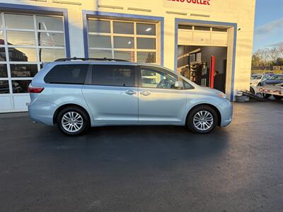 2015 Toyota Sienna XLE 8-Passenger   - Photo 4 - West Chester, PA 19382