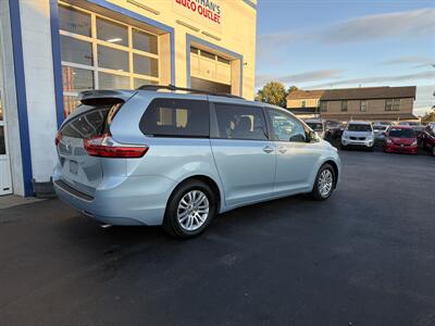 2015 Toyota Sienna XLE 8-Passenger   - Photo 5 - West Chester, PA 19382