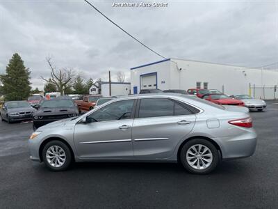 2016 Toyota Camry Hybrid LE   - Photo 8 - West Chester, PA 19382